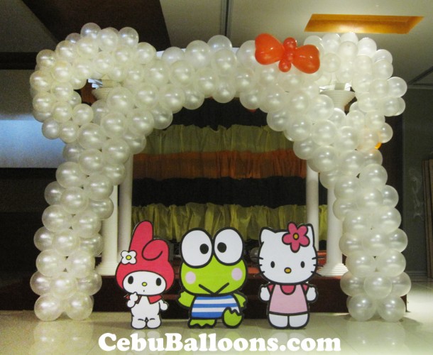 Hello Kitty Arch with Standees