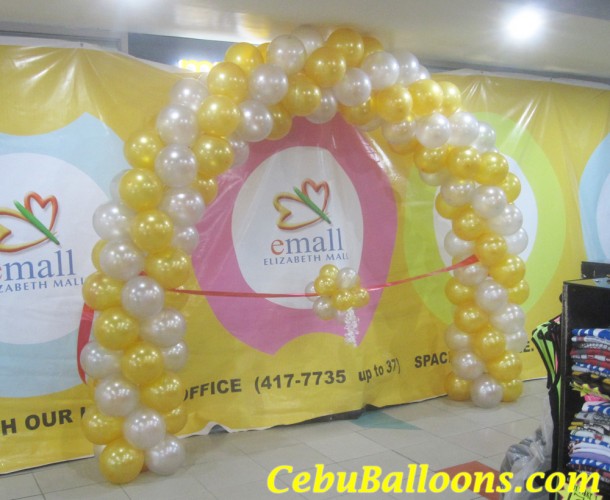 Entrance Arch for Ribbon Cutting at MyGold Jewelry Emall