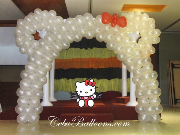 Hello Kitty Balloon Arch at Allure Hotel & Suites