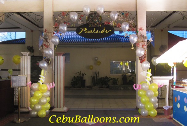 Entrance Arch (Small Columns with Flying Balloons)