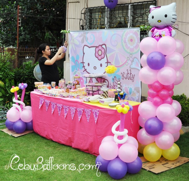 Hello Kitty - Dessert Buffet with Lisa at 7 months pregnant