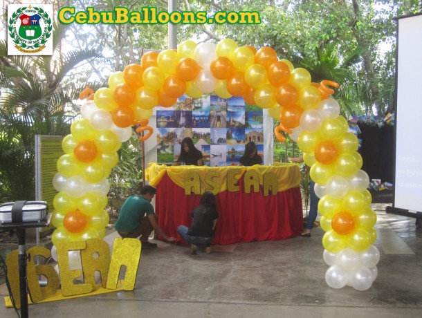 Balloon Entrance Arch at San Carlos University Wrocklage