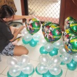 Preparing the Ben 10 Balloon Centerpieces